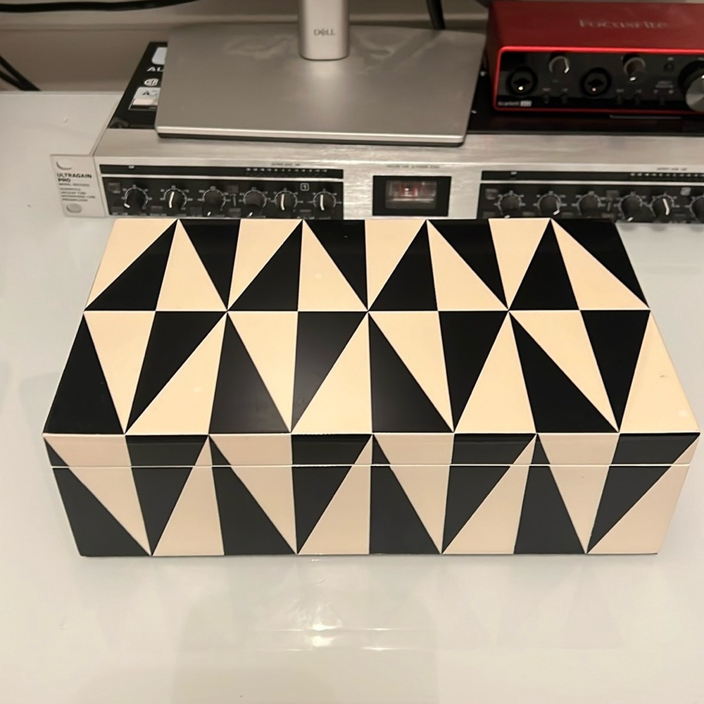 Jonathan Adler MEDIUM OP ART LACQUER BOX